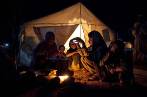 IDP-camps-Pakistan-Women-01