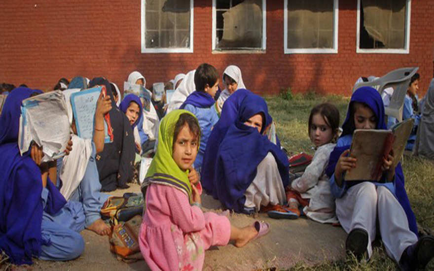 girls-attending-lesson-outside-a-school-in-khyber-pakhtunkhwa660
