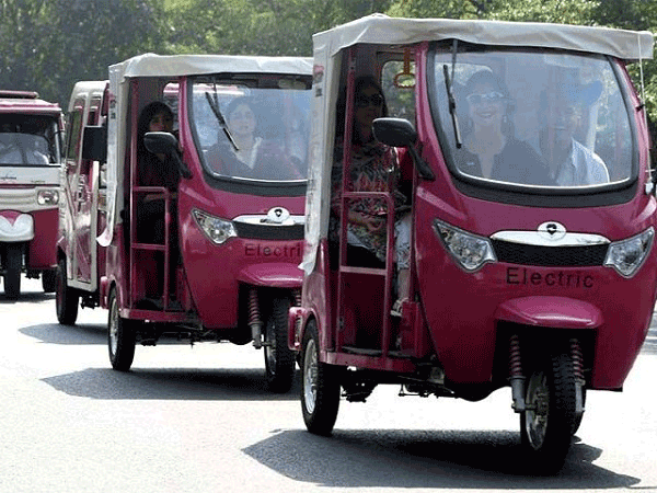 pink-rikshaw-scheme-in-lahore-3