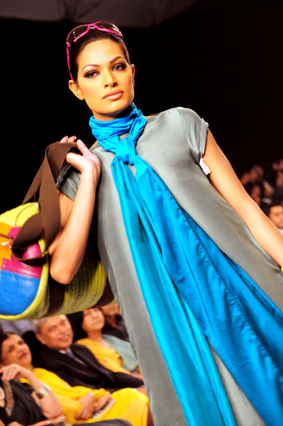 08fashionweek12-09