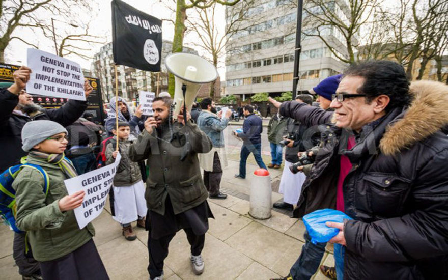1390603615-radical-islamists-protest-at-central-london-mosque-for-islamic-state_3745314-584x389