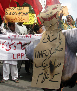 Anger against the IMF runs high in Pakistan. Photo: AFP