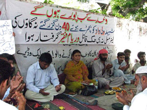 03Khaskheli_protest07-09