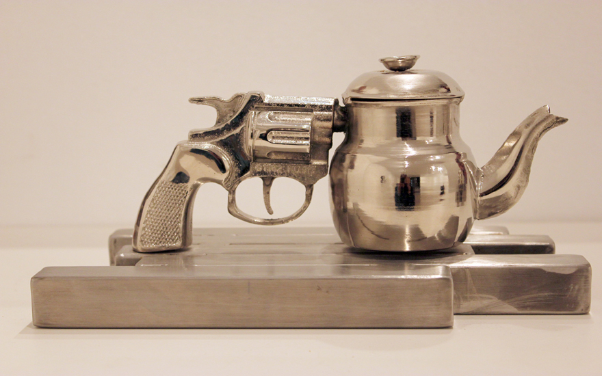 Gun in roses (diptych) - detail